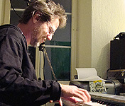 Dieter bei der ersten Begegnung mit der neuen Infrastruktur im neuen Studio